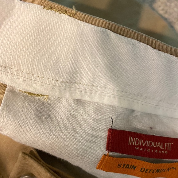 Docker’s Individual Fit Waistband Stain Defender Khaki Tan Pants W34 x L30 - Picture 15 of 16